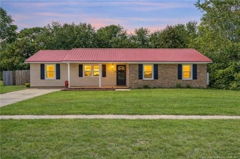 6106 Lexington Dr, Hope Mills, NC 28348