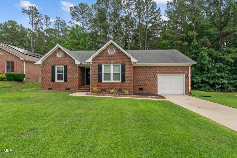 6108 Garden Ct, Fayetteville, NC 28311