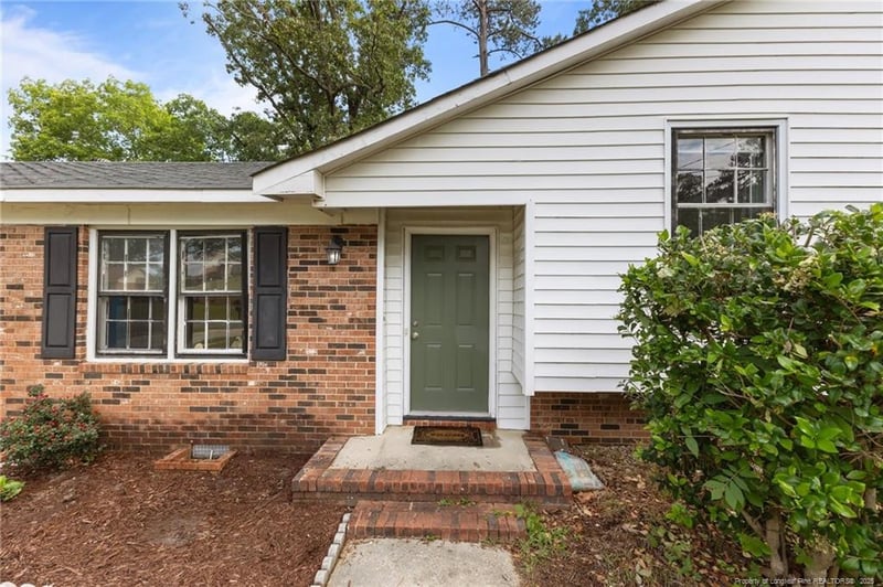 6108 Lonestar Rd, Fayetteville, NC 28303