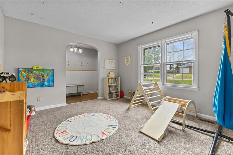 6108 Lonestar Rd, Fayetteville, NC 28303