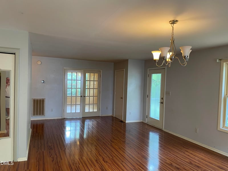 611 4th St, Mebane, NC 27302