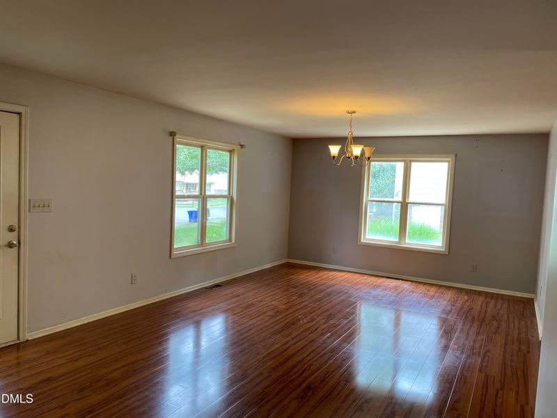 611 4th St, Mebane, NC 27302