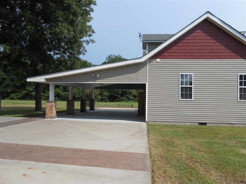 611 E Anderson St, Selma, NC 27576