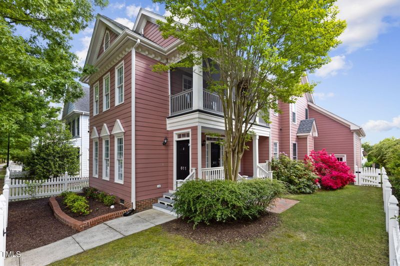 611 Carpenter Town Ln, Cary, NC 27519