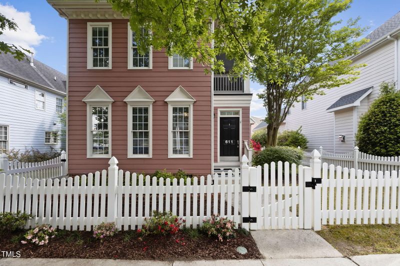 611 Carpenter Town Ln, Cary, NC 27519