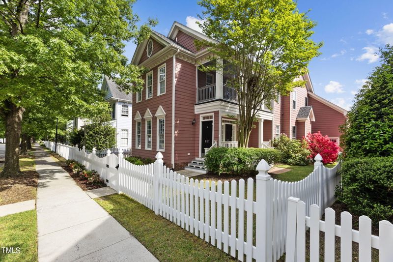 611 Carpenter Town Ln, Cary, NC 27519
