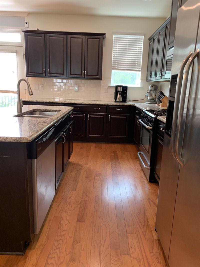 611 Edgewater Ridge Ct, Apex, NC 27532