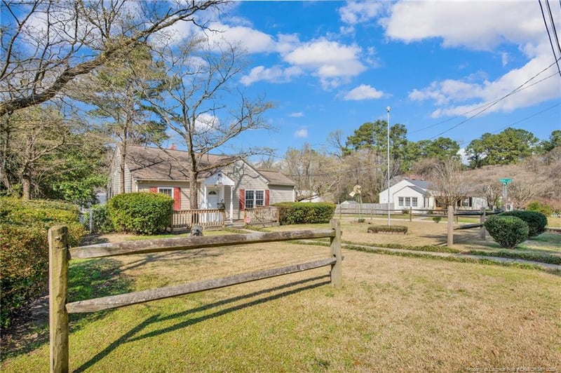 611 Glenville Ave, Fayetteville, NC 28303