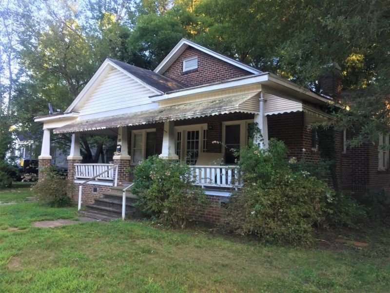 611 Grace Ave, Burlington, NC 27217