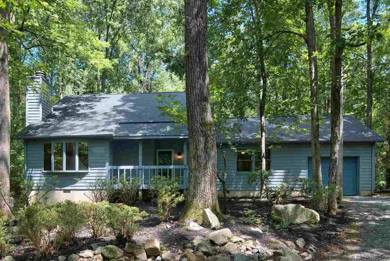 611 Hollow Ct, Chapel Hill, NC 27516
