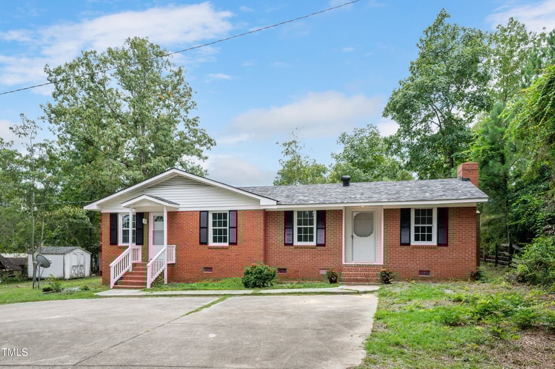 611 James St, Lillington, NC 27546