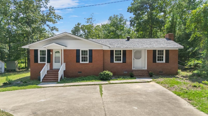 611 James St, Lillington, NC 27546