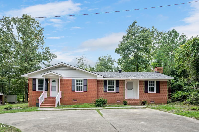 611 James St, Lillington, NC 27546