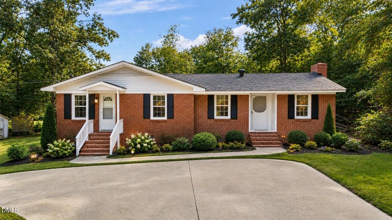 611 James St, Lillington, NC 27546