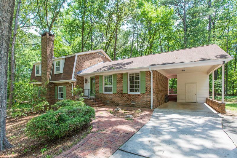 611 Longleaf Dr, Chapel Hill, NC 27517