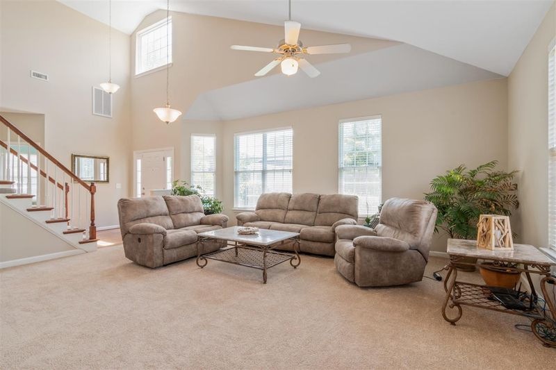 611 Oakfield Trl, Mebane, NC 27302