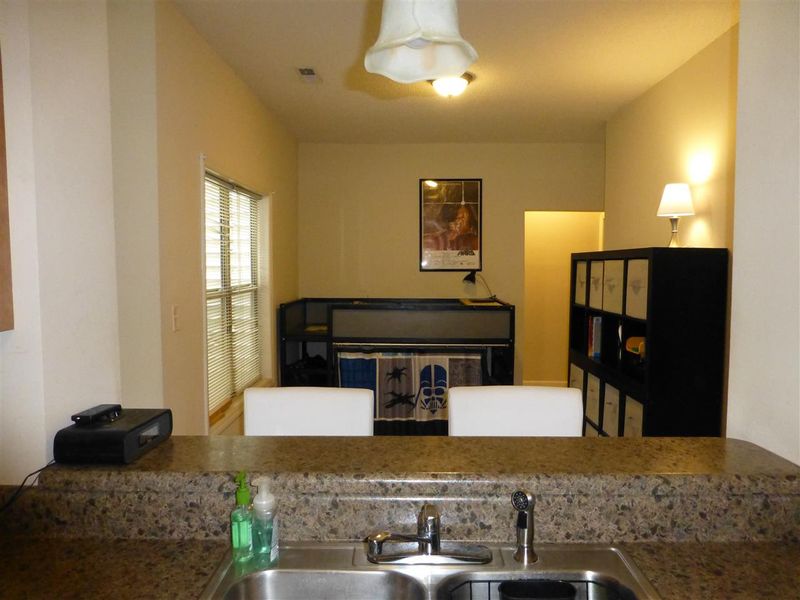 6111 Sunpointe Dr #102, Raleigh, NC 27606