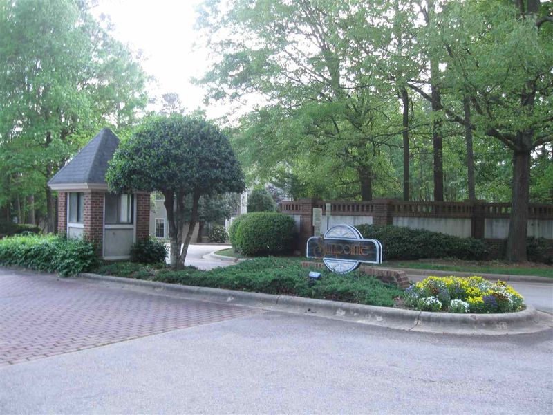 6111 Sunpointe Dr #201, Raleigh, NC 27606