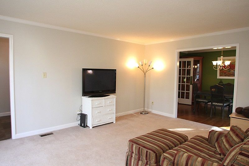 6112 Dresden Ln, Raleigh, NC 27612