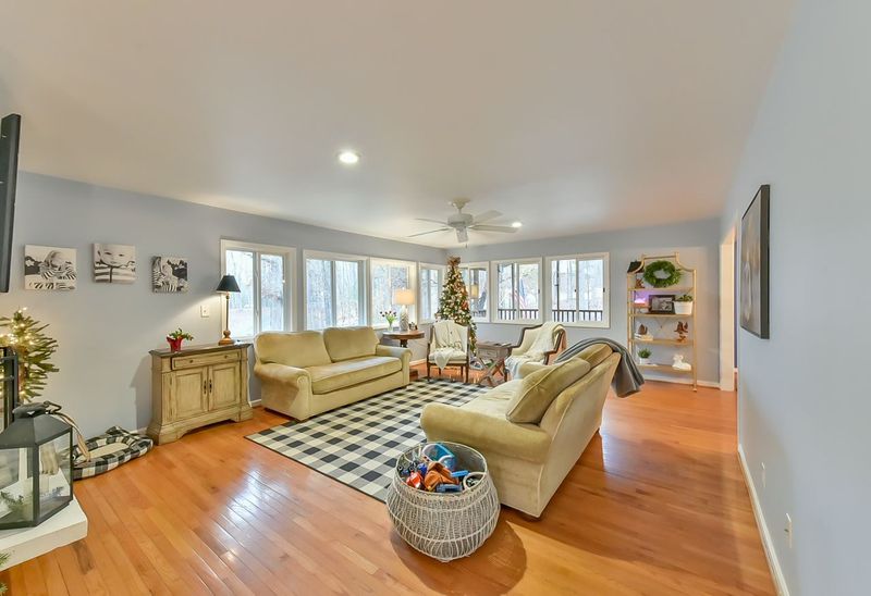6112 Graystone Dr, Chapel Hill, NC 27514