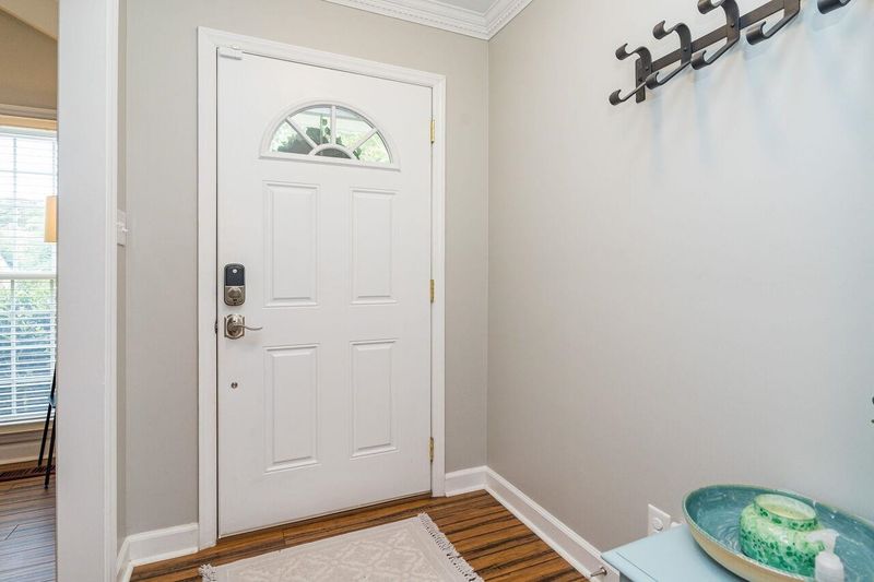 6112 Iris Dr, Raleigh, NC 27612