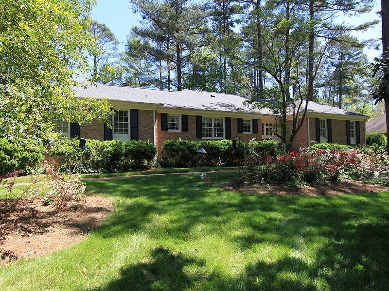6112 Winthrop Dr, Raleigh, NC 27612
