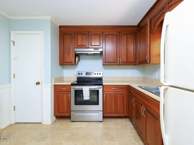 6113 Iris Dr, Raleigh, NC 27612