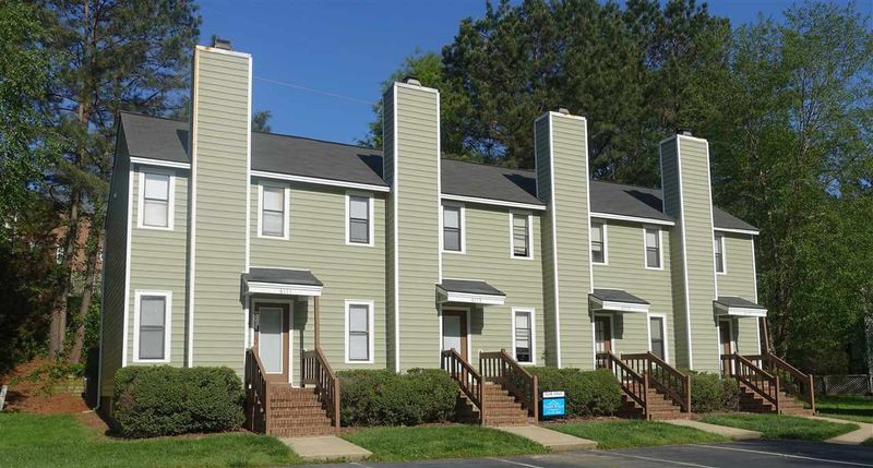 6113 Loch Laural Ln, Raleigh, NC 27613