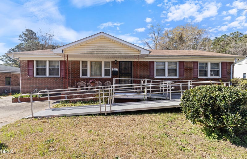 6117 Louise St, Fayetteville, NC 28314