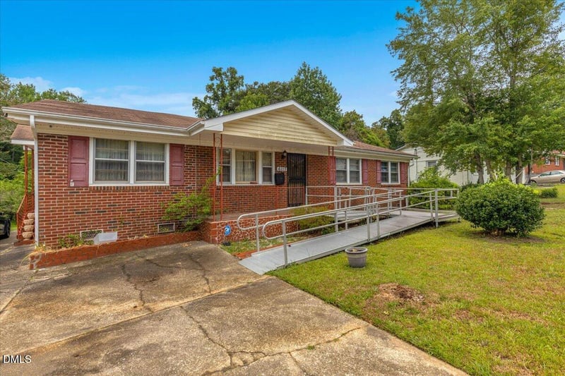 6117 Louise St, Fayetteville, NC 28314