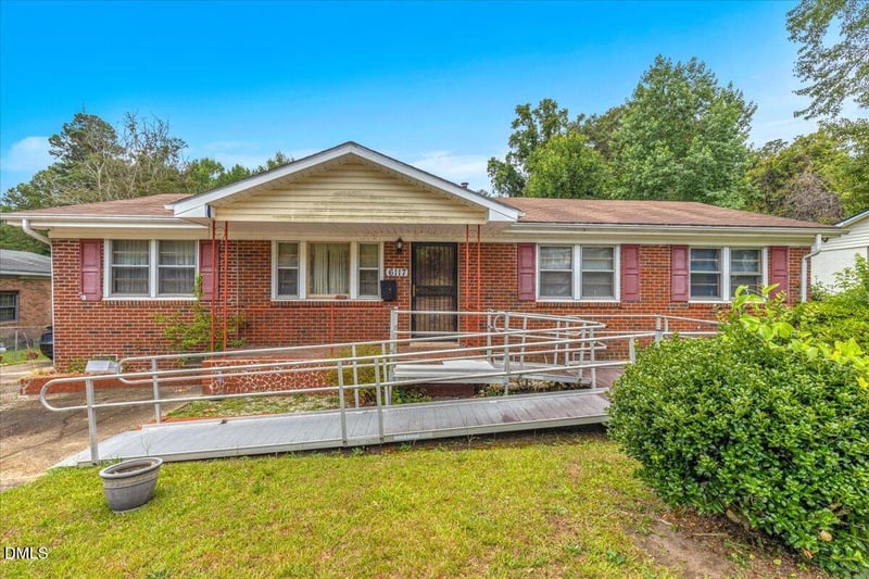 6117 Louise St, Fayetteville, NC 28314