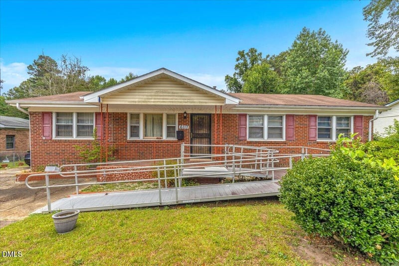 6117 Louise St, Fayetteville, NC 28314