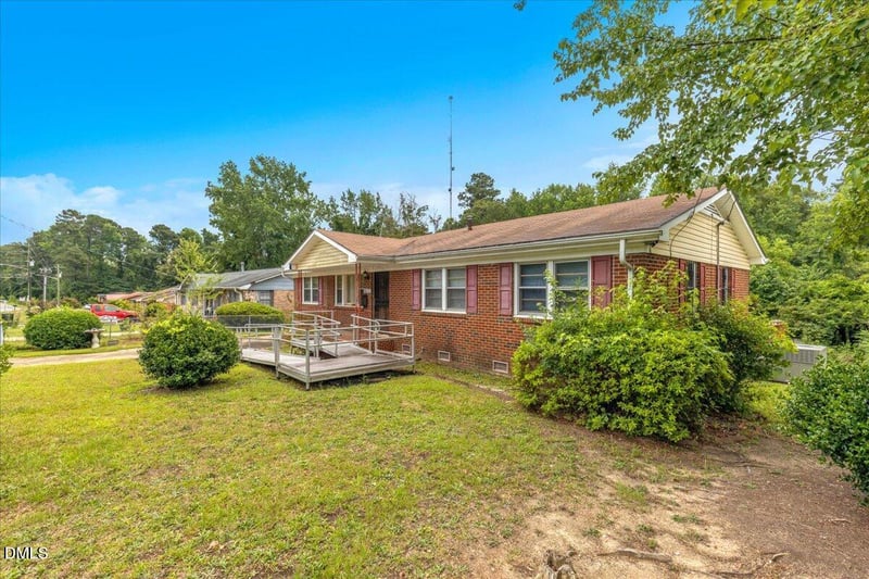 6117 Louise St, Fayetteville, NC 28314