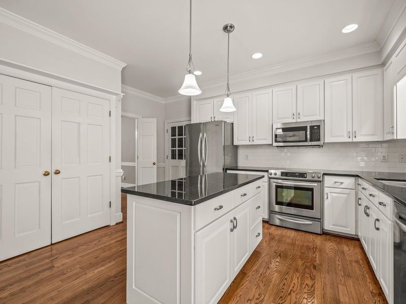 6117 Redmond Ct, Raleigh, NC 27612