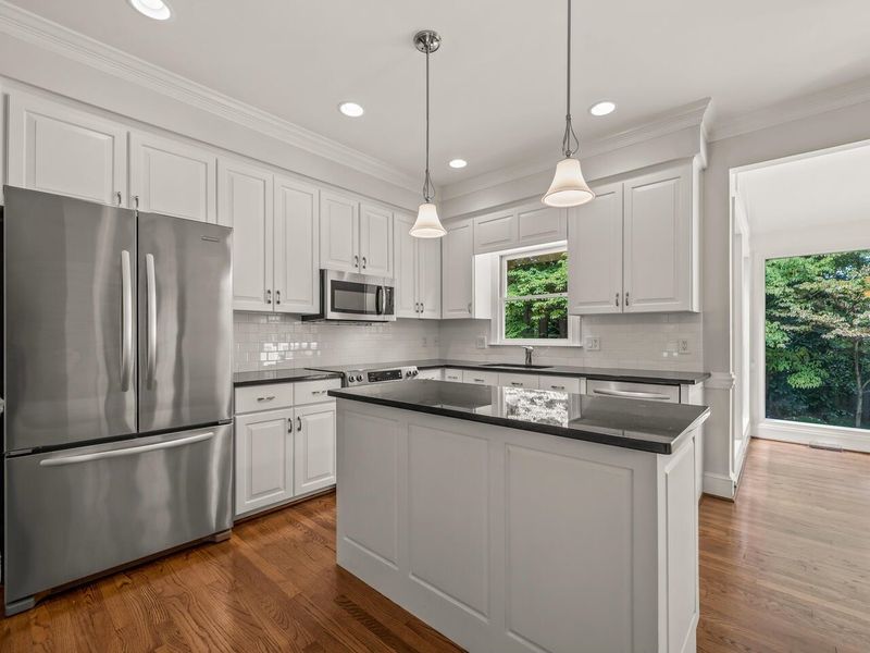 6117 Redmond Ct, Raleigh, NC 27612
