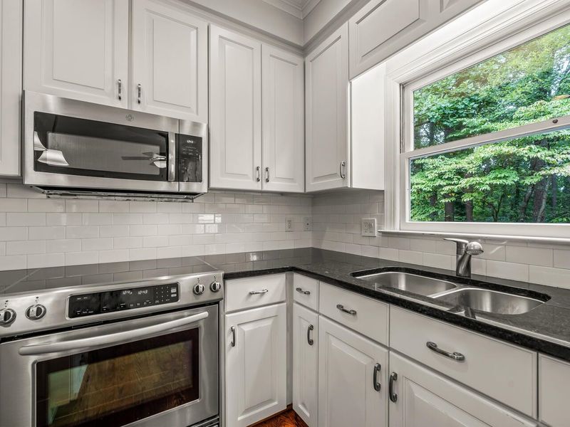 6117 Redmond Ct, Raleigh, NC 27612