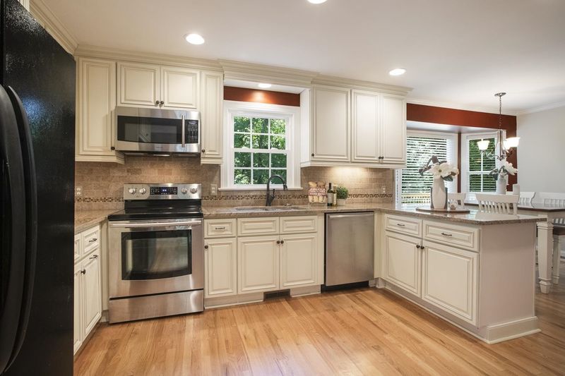 6117 Valley Estates Dr, Raleigh, NC 27612