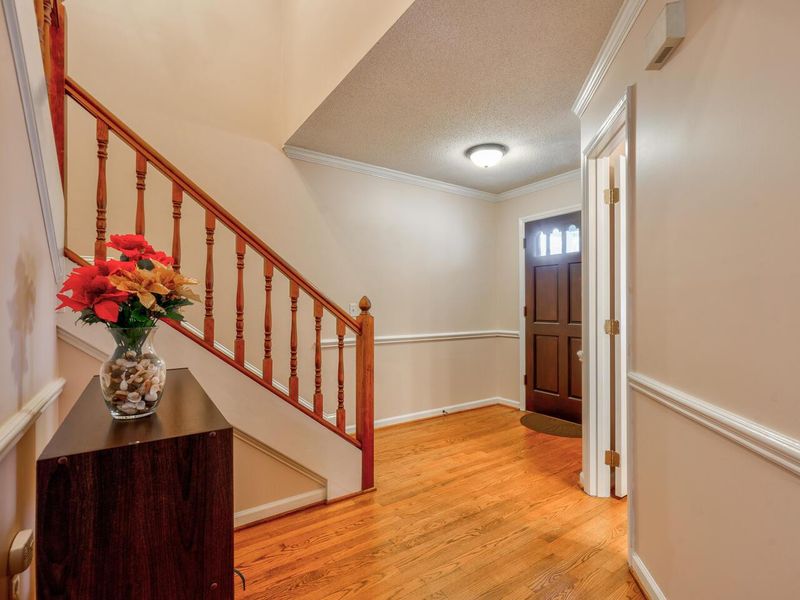6119 River Lake Cir, Raleigh, NC 27604