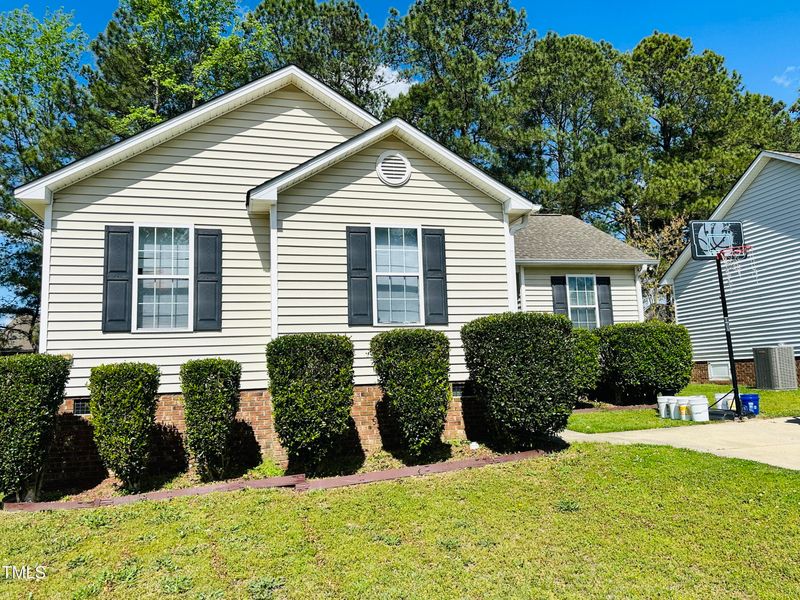 612 Avondale Dr, Clayton, NC 27520