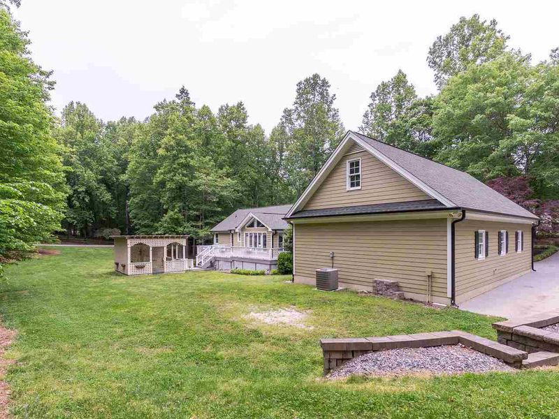 612 Brandywine Cir, Raleigh, NC 27614