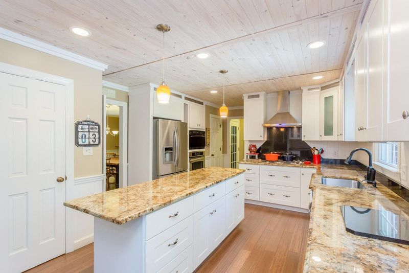 612 W Chatham St, Apex, NC 27502