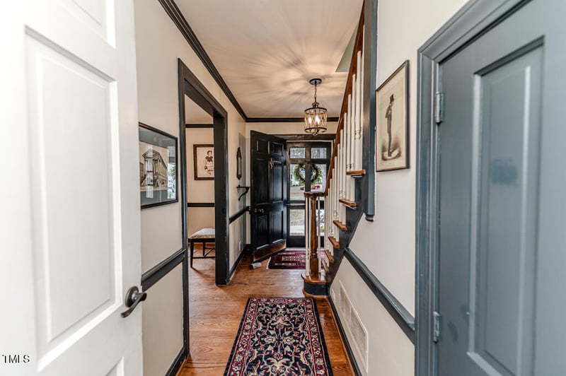 612 W Chisholm St, Sanford, NC 27330