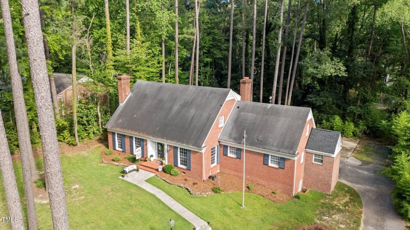 612 W Chisholm St, Sanford, NC 27330