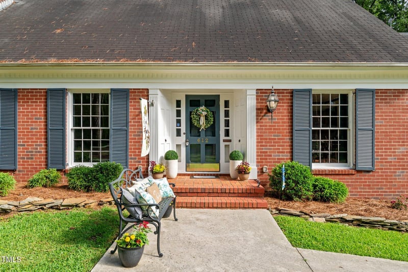 612 W Chisholm St, Sanford, NC 27330
