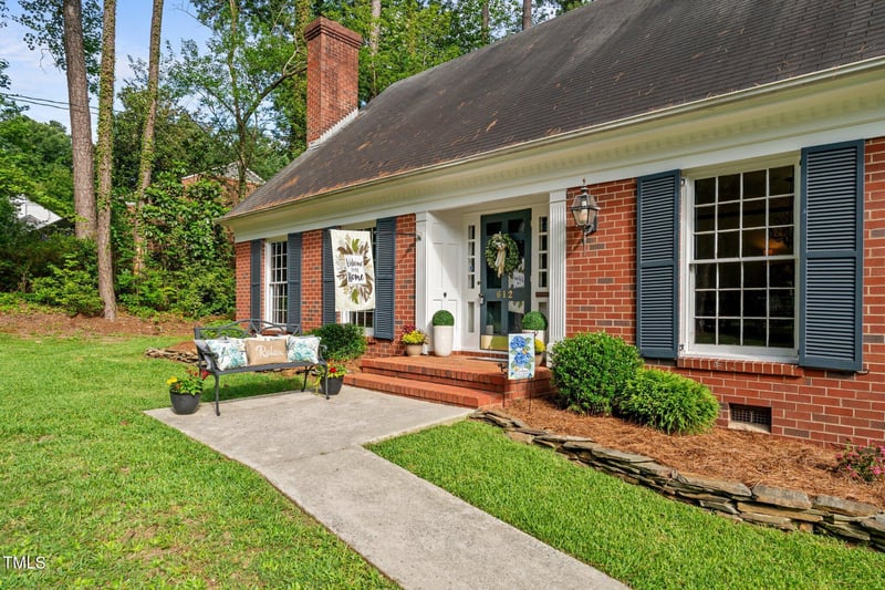 612 W Chisholm St, Sanford, NC 27330