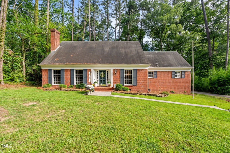 612 W Chisholm St, Sanford, NC 27330