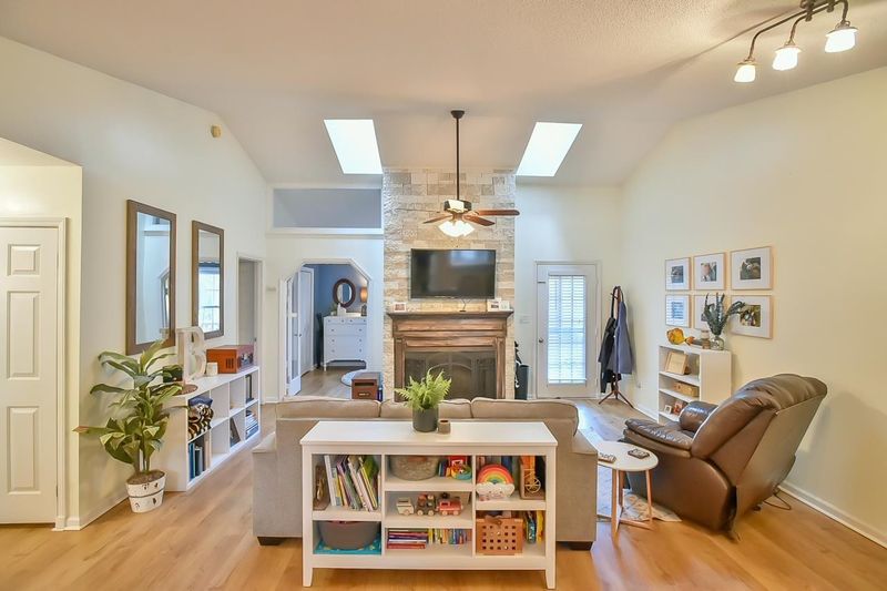 612 Cross Timbers Dr, Durham, NC 27713