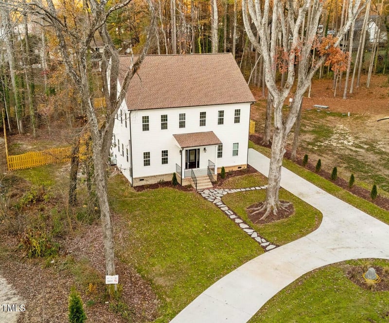612 Lakeview Dr, Raleigh, NC 27603