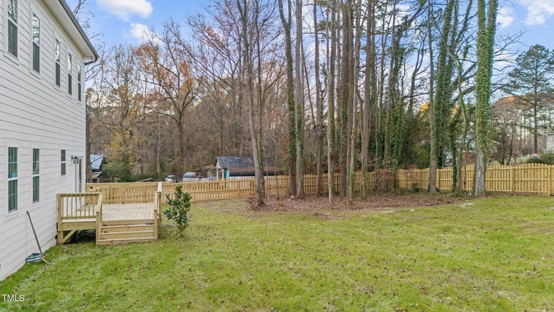 612 Lakeview Dr, Raleigh, NC 27603
