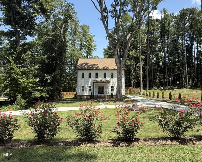 612 Lakeview Dr, Raleigh, NC 27603